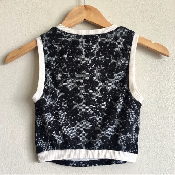 SUGARLIPS Crop Top - Picture 2 of 4